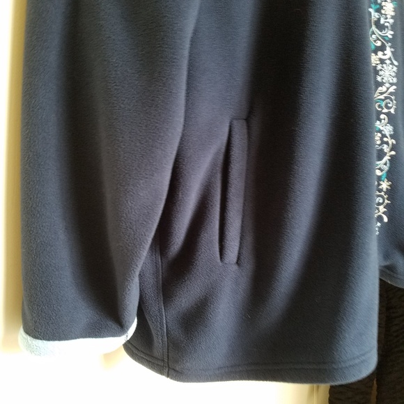SOLD - Beautiful plus size zip up fleece - Picture 5 of 6